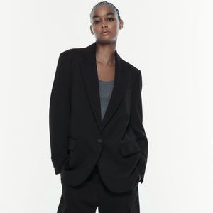 ❗️SOLD❗️NWOT Zara Straight Cut Buttoned Blazer in Black